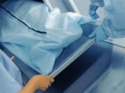 Encuentra fémina muerta en piscina de sus padres