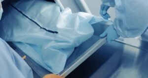 Encuentra fémina muerta en piscina de sus padres