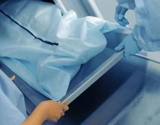 Encuentra fémina muerta en piscina de sus padres