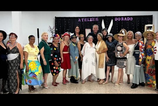 Adultos mayores de Coamo se lucen en pasarela