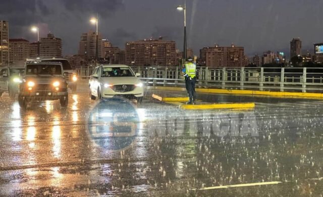 Policía lluvia