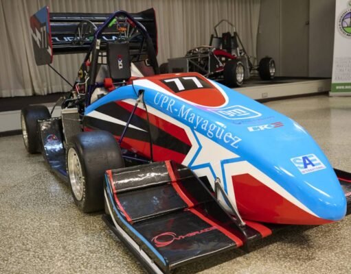 Estudiantes de ingeniería del RUM hacen historia al llevar a ‘Como Coco’ a competencia Formula SAE