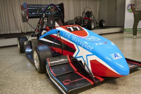 Estudiantes de ingeniería del RUM hacen historia al llevar a ‘Como Coco’ a competencia Formula SAE