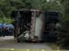 Muere conductor de camión que se volcó