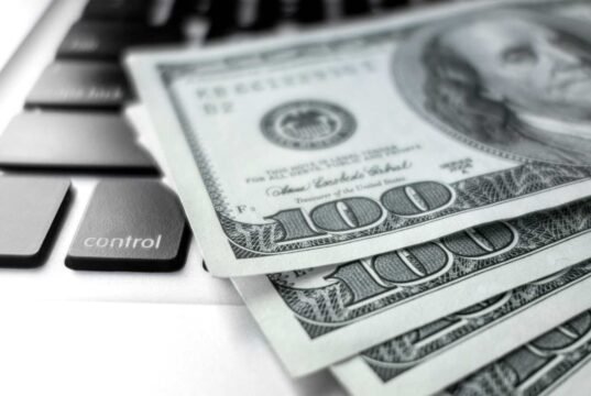 Gobierno insiste en aumentar pensiones pese a objeción de JSF