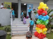 Nuevo sistema de ponche estudiantil genera críticas y dudas en escuelas públicas