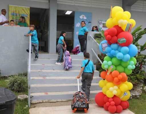 Nuevo sistema de ponche estudiantil genera críticas y dudas en escuelas públicas