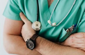 MMM y el MSO anuncian programa de alivio económico para futuros médicos