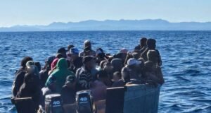 Arrestan a dos capitanes por viaje marítimo con 64 migrantes