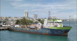 Guardia Costera prohíbe atraco a dos embarcaciones por obstruir paso de cruceros