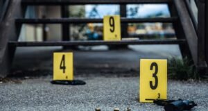 Triple asesinato deja dos heridos frente a negocio en Loíza