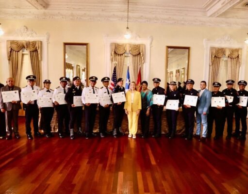Riden honores a la Policía Municipal de Ponce