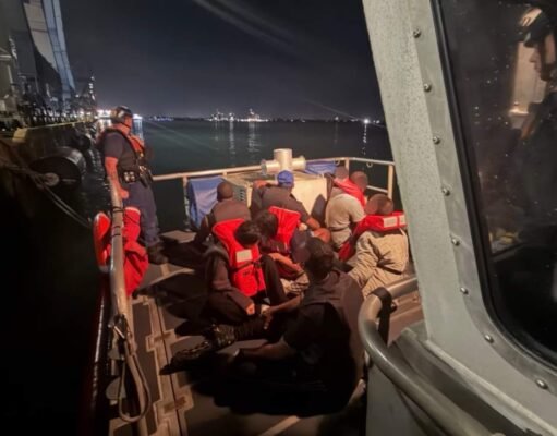 Detienen a 8 polizones en el puerto de San Juan