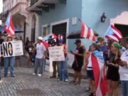 Manifestantes exigen la renuncia de Jenniffer González frente a La Fortaleza