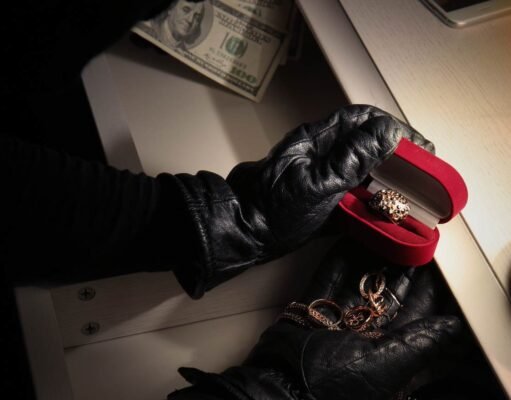 Roban $24,100 en prendas de una joyería en Cidra