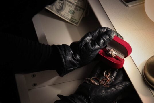 Roban prendas valoradas en sobre $63,000