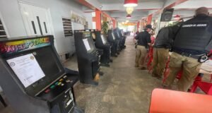 Cargan con 9 máquinas tragamonedas durante operativo de inspección