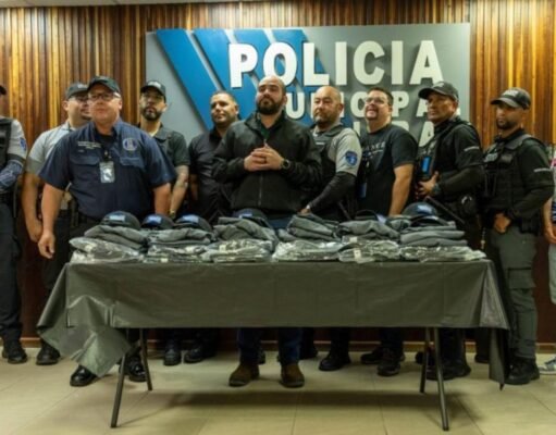 Cidra entrega uniformes a 10 ‘vigilantes municipales’ adscritos a la Policía Municipal