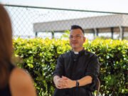 Padre Orlando Lugo: Un sacerdote entre micrófono, cámaras y doctrina