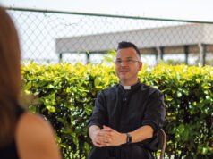 Padre Orlando Lugo: Un sacerdote entre micrófono, cámaras y doctrina