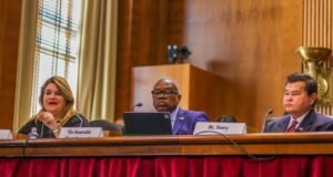 «Los escándalos del Gobierno nos debilitan en Washington»