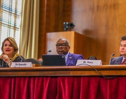«Los escándalos del Gobierno nos debilitan en Washington»
