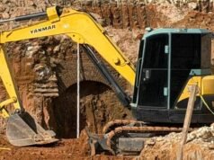 Excavación pone al descubierto construcción de ladrillo que estuvo sepultada en Mayagüez