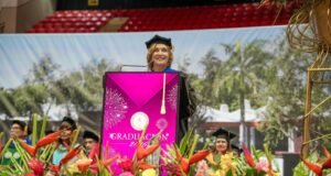 Ausente la Presidenta de UPR en varias graduaciones