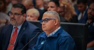 Legisladores piden renuncia del Presidente de la AAA