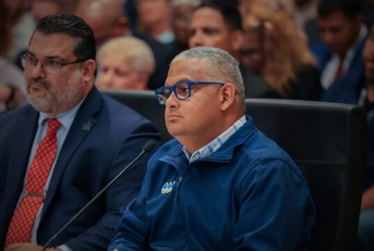 Legisladores piden renuncia del Presidente de la AAA