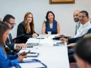 Reunión en busca de solución a los cuidados médicos de los sin hogar