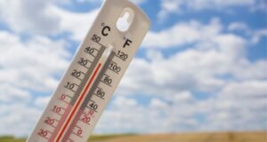 Advertencia de calor y corrientes marinas peligrosas