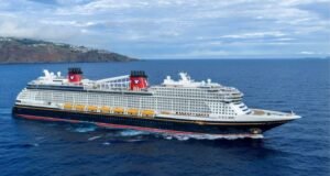 Crucero Disney Destiny ancla en San Juan