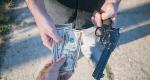 Turista pierde Rolex, tenis y $1,200 en asalto en San Juan