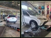 Conductora choca contra escaparate y entra a la tienda en su guagua