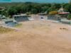 Continúan trabajos de remodelación de parque deportivo en Guánica