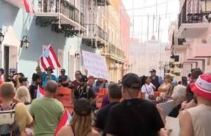 Manifestantes exigen la renuncia de la gobernadora