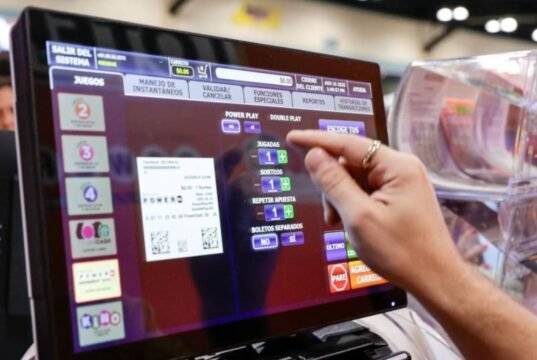Se llevan premio del Powerball en Salinas
