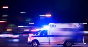 Elevan a $500 la multa por negar paso a ambulancias