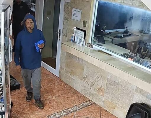 Arrestan a sospechoso de asesinato en casa de empeño