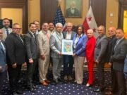 Asociación de Alcaldes fortalece lazos con Washington durante reunión con la alcaldesa