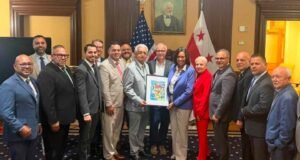 Asociación de Alcaldes fortalece lazos con Washington durante reunión con la alcaldesa