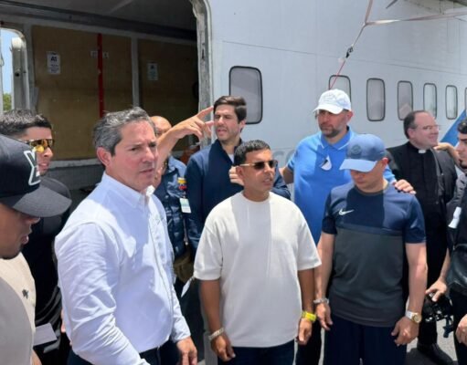 Sale vuelo con ayuda humanitaria a Venezuela