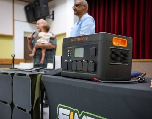 Entregan baterías eléctricas a 65 familias viequenses de escasos recursos