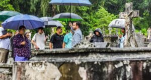 Prometen atender condiciones del Cementerio de Lares
