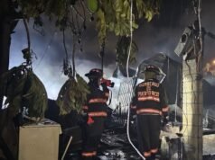 Fuego en Juana Matos consume tres viviendas