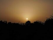 Polvo del Sahara mantiene cielo brumoso y clima seco