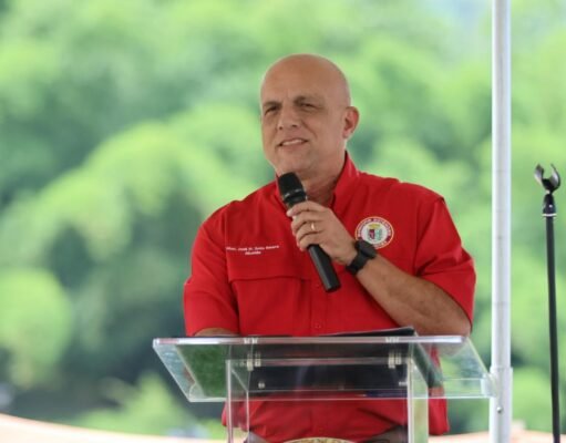 Alcalde de Adjuntas refuta informe del Contralor y asegura que no estuvieron en riesgo fondos públicos