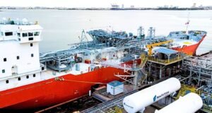 New Fortress Energy reduce deuda en 91% y mantiene operaciones en Puerto Rico