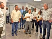 Pierluisi visita CDT de Vieques junto a Rivera Schatz